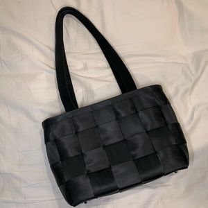 Black Harvey’s Seatbelt bag